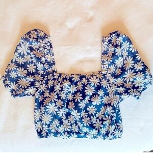 American Eagle Puff Sleeve Bubble Crop Top Size Medium. 100% cotton!